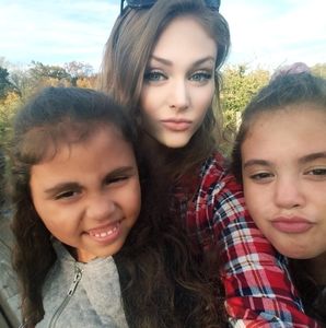 Meet your Posher, Hillary